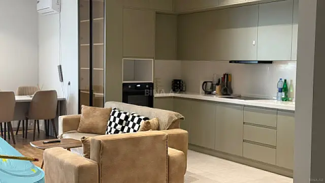 Kirayə verilir 4 otaqlı mənzil 148 m²