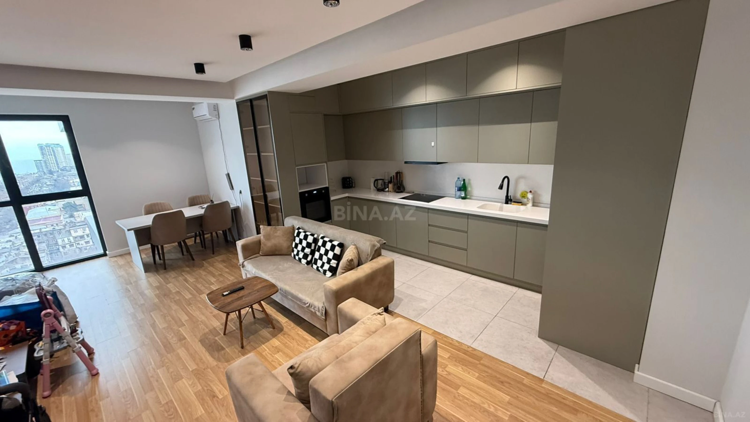Kirayə verilir 4 otaqlı mənzil 148 m²