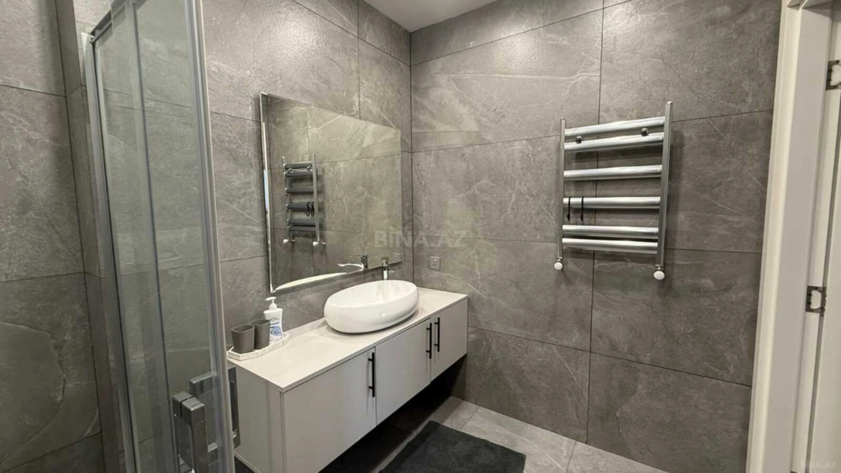Kirayə verilir 4 otaqlı mənzil 148 m²