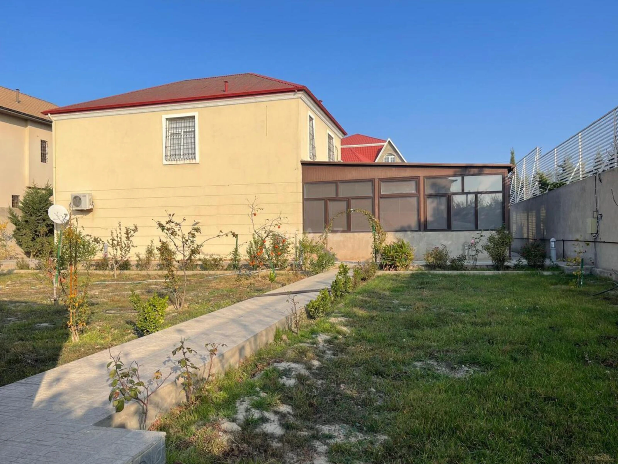 Satılır 4 otaqlı həyət evi 220 m²