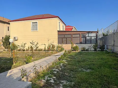 Satılır 4 otaqlı həyət evi 220 m²