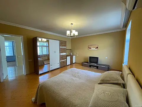 Satılır 4 otaqlı həyət evi 220 m²