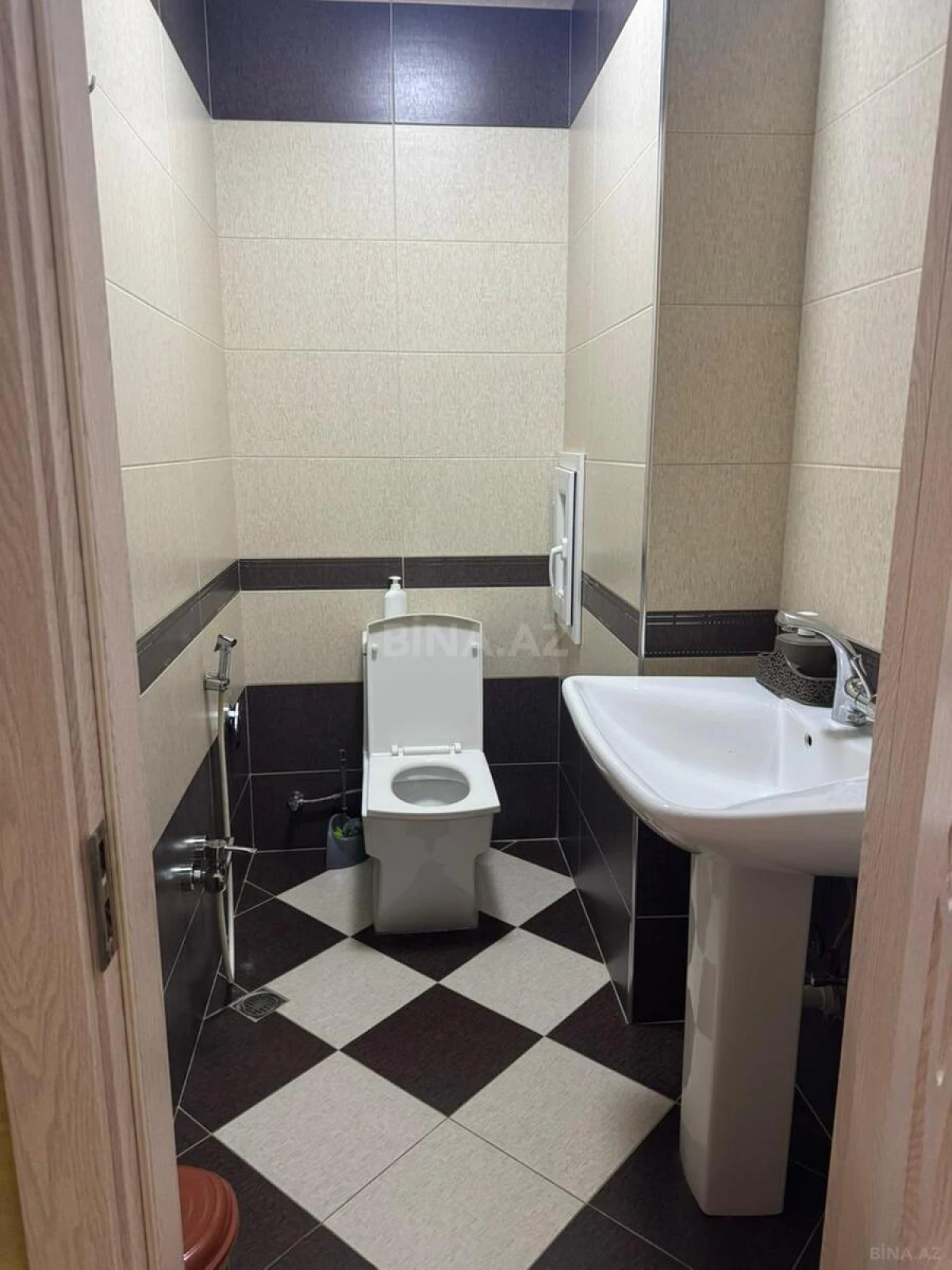 Kirayə verilir 3 otaqlı mənzil 158 m²