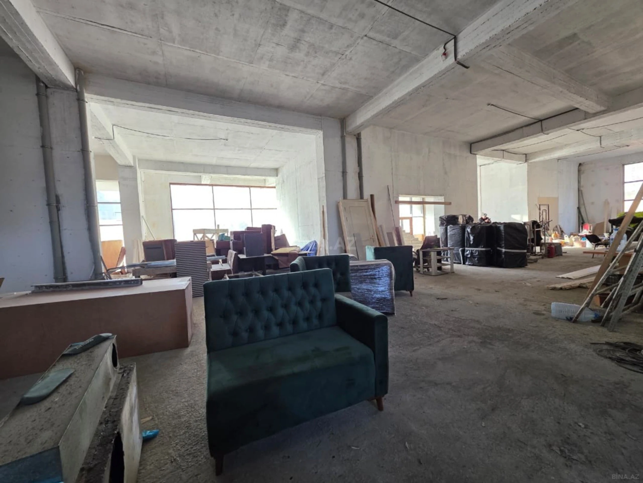 Kirayə verilir obyekt 2200 m²