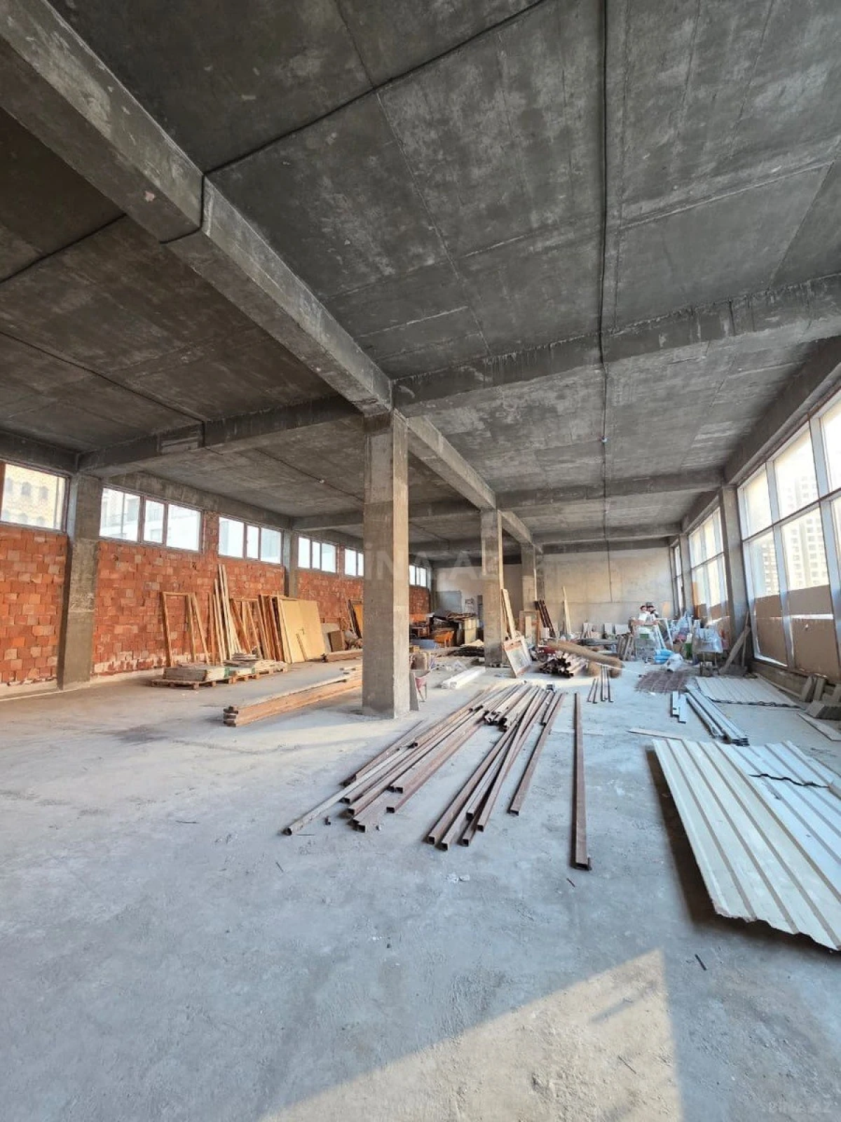 Kirayə verilir obyekt 2200 m²