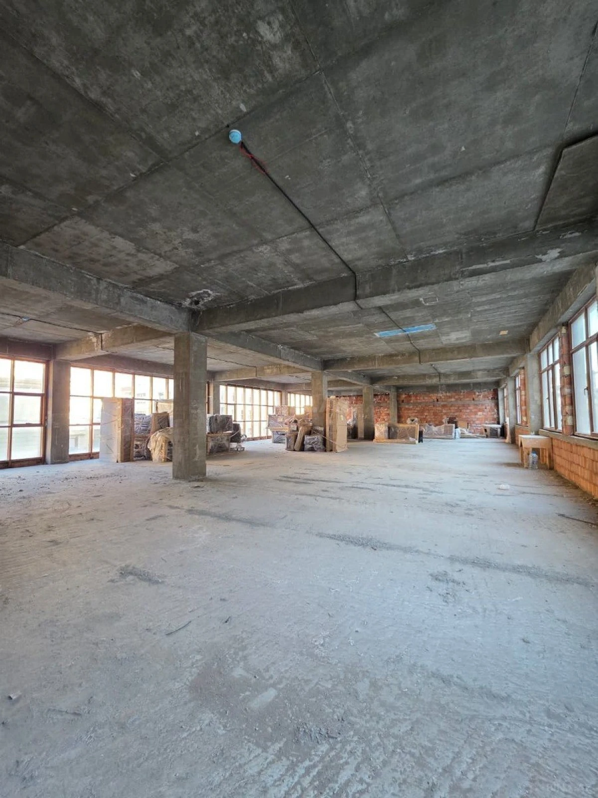 Kirayə verilir obyekt 2200 m²