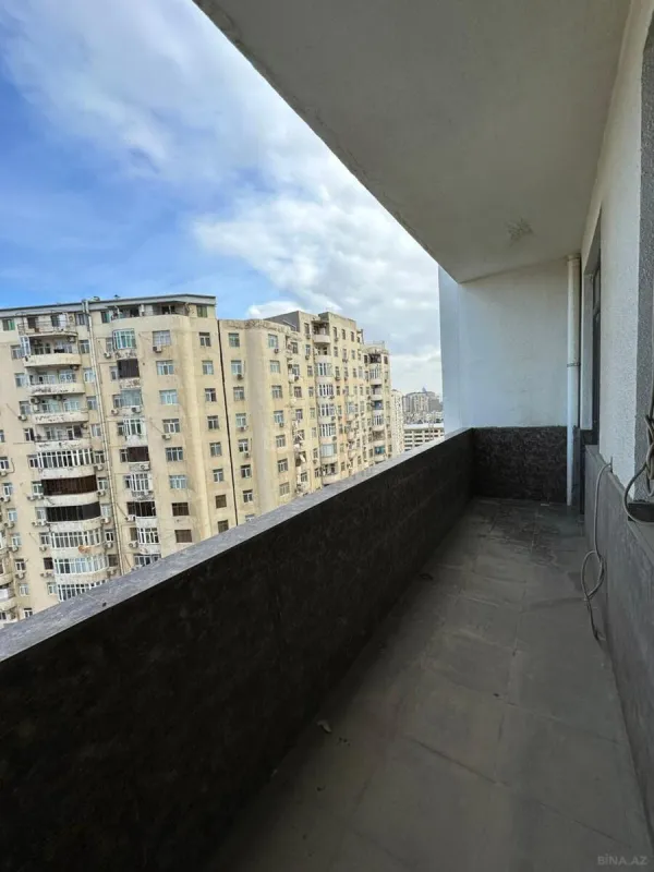 Satılır 3 otaqlı mənzil 133 m²