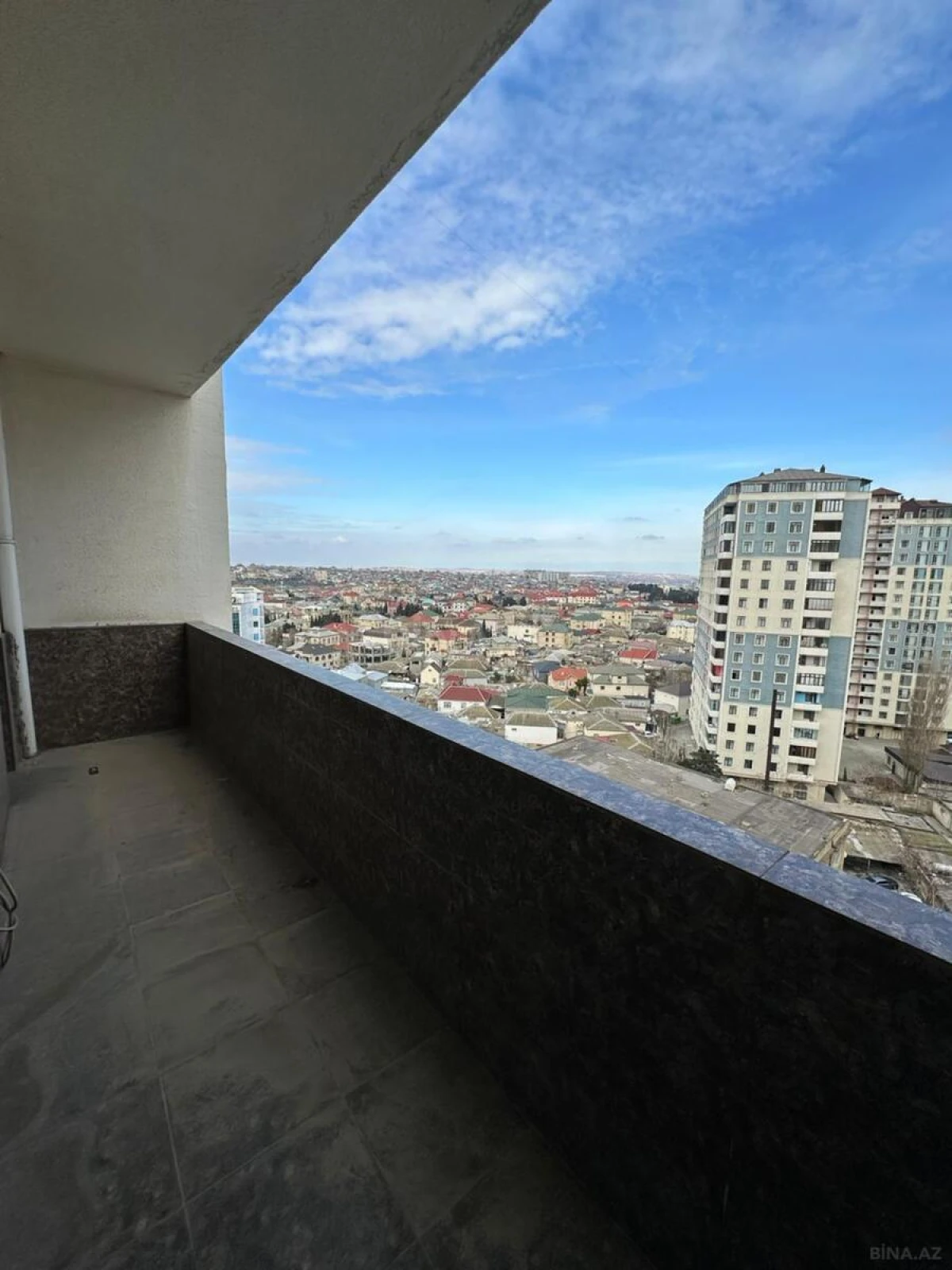 Satılır 3 otaqlı mənzil 133 m²