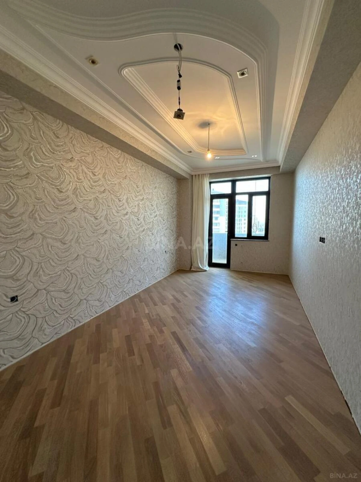 Satılır 3 otaqlı mənzil 133 m²