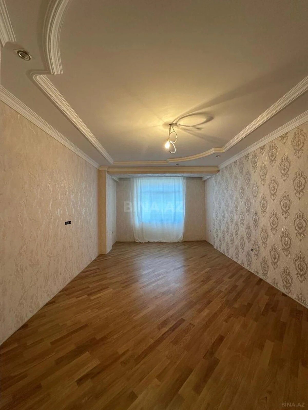 Satılır 3 otaqlı mənzil 133 m²