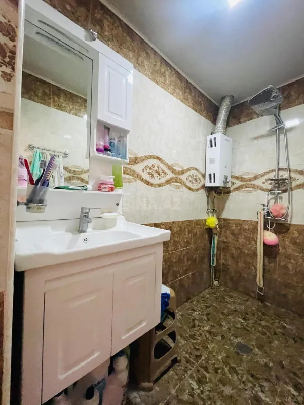 Satılır 5 otaqlı mənzil 120 m²