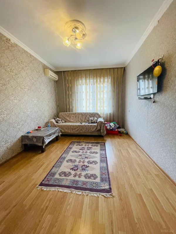 Satılır 5 otaqlı mənzil 120 m²