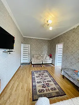 Satılır 5 otaqlı mənzil 120 m²