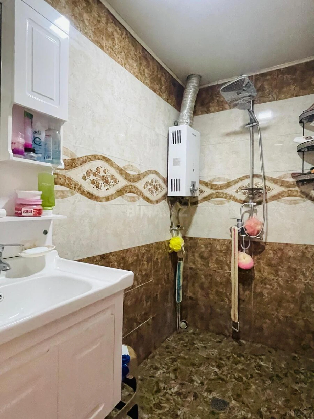 Satılır 5 otaqlı mənzil 120 m²