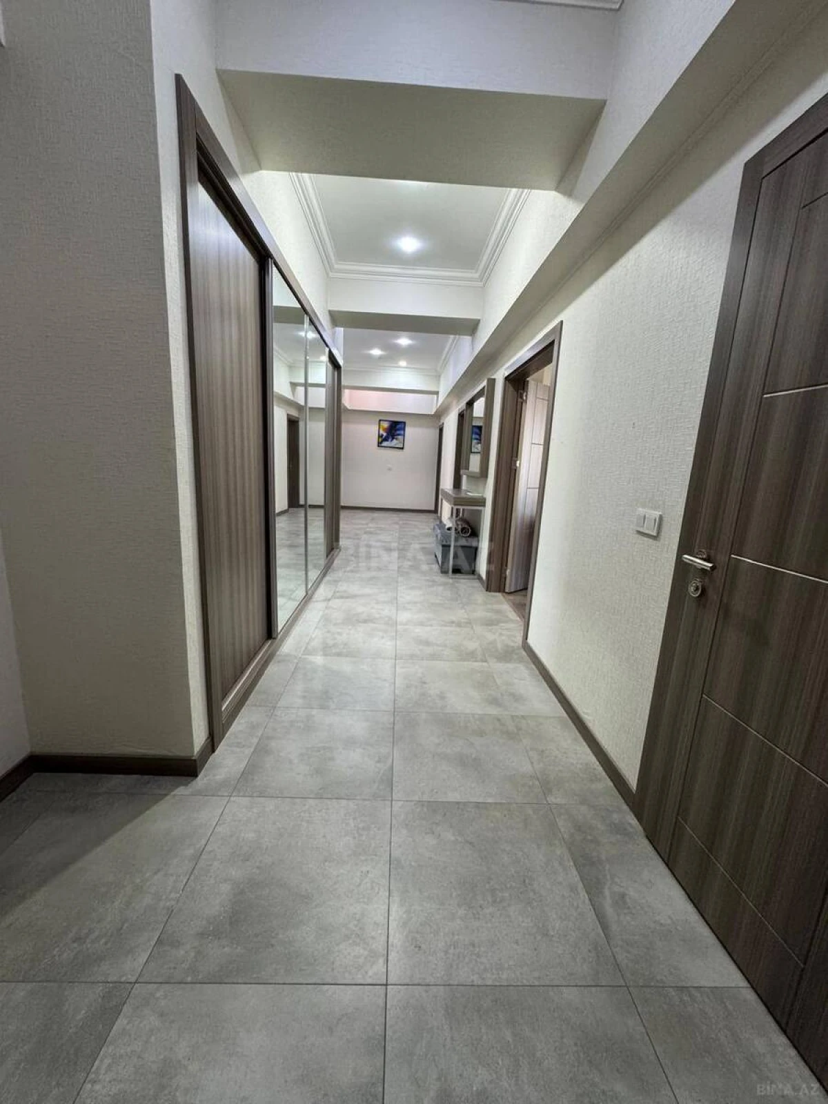 Kirayə verilir 4 otaqlı mənzil 200 m²
