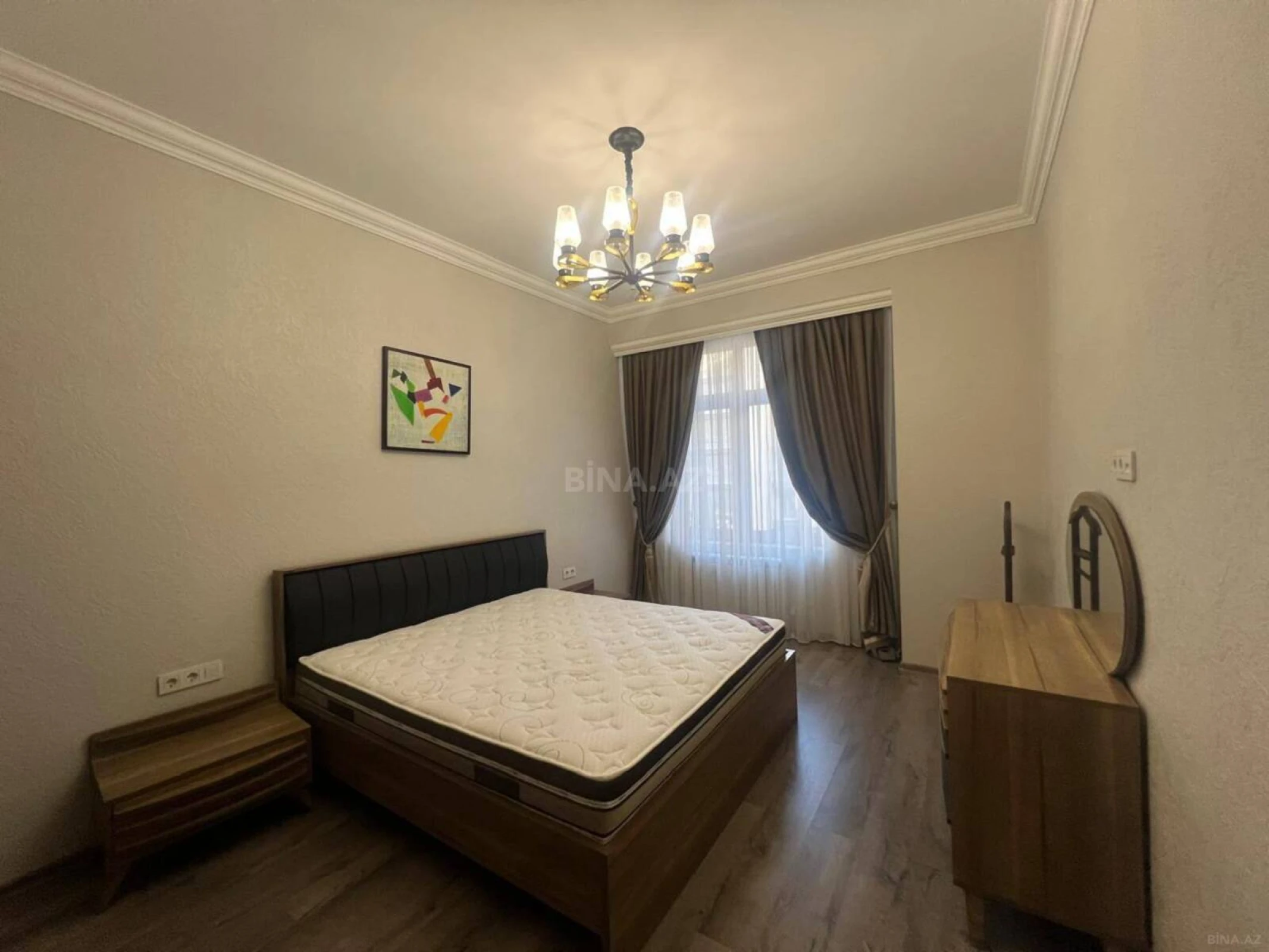 Kirayə verilir 4 otaqlı mənzil 200 m²