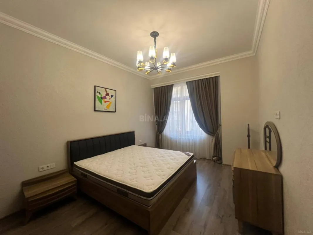 Kirayə verilir 4 otaqlı mənzil 200 m²