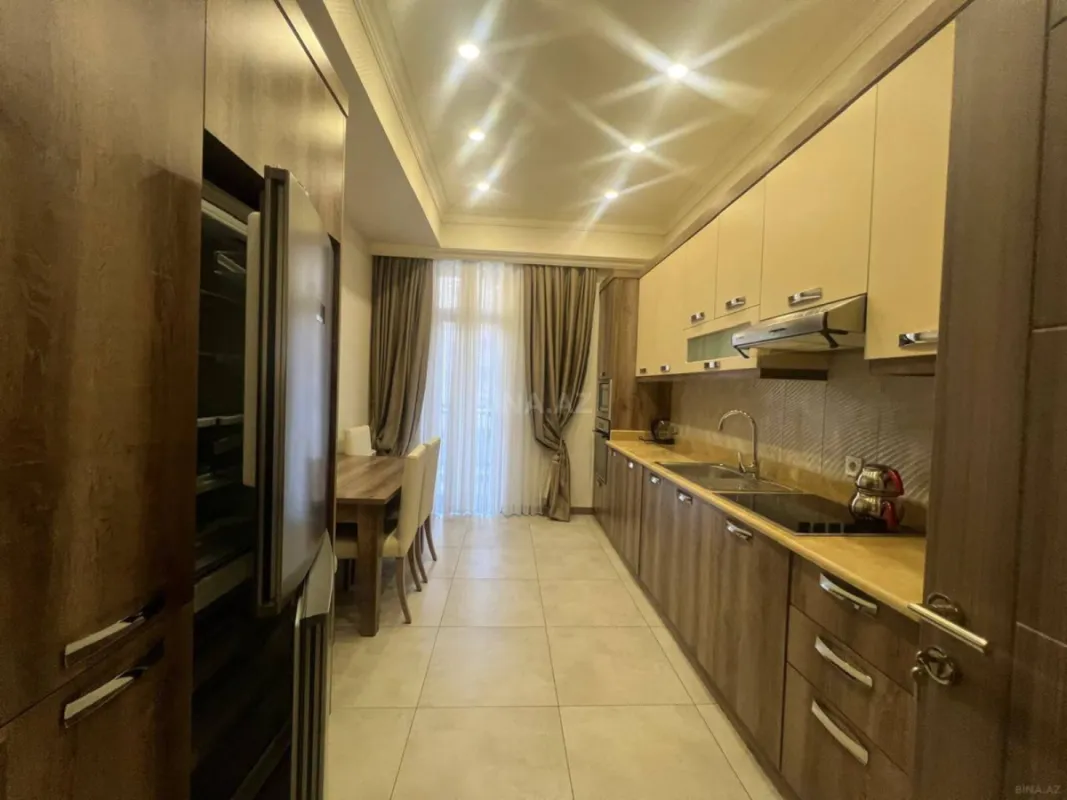 Kirayə verilir 4 otaqlı mənzil 200 m²