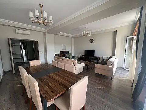 Kirayə verilir 4 otaqlı mənzil 200 m²
