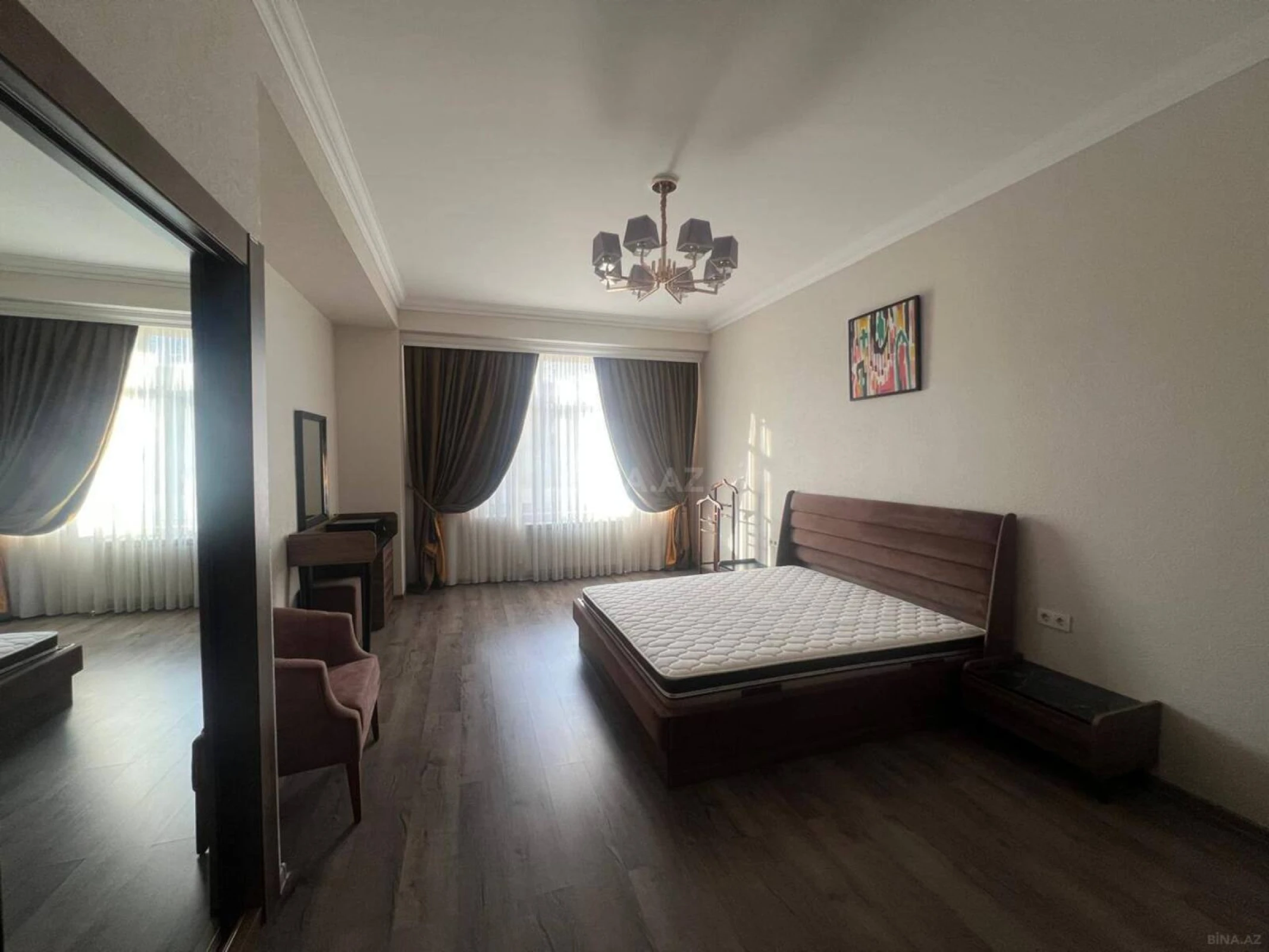 Kirayə verilir 4 otaqlı mənzil 200 m²