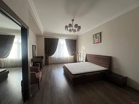 Kirayə verilir 4 otaqlı mənzil 200 m²