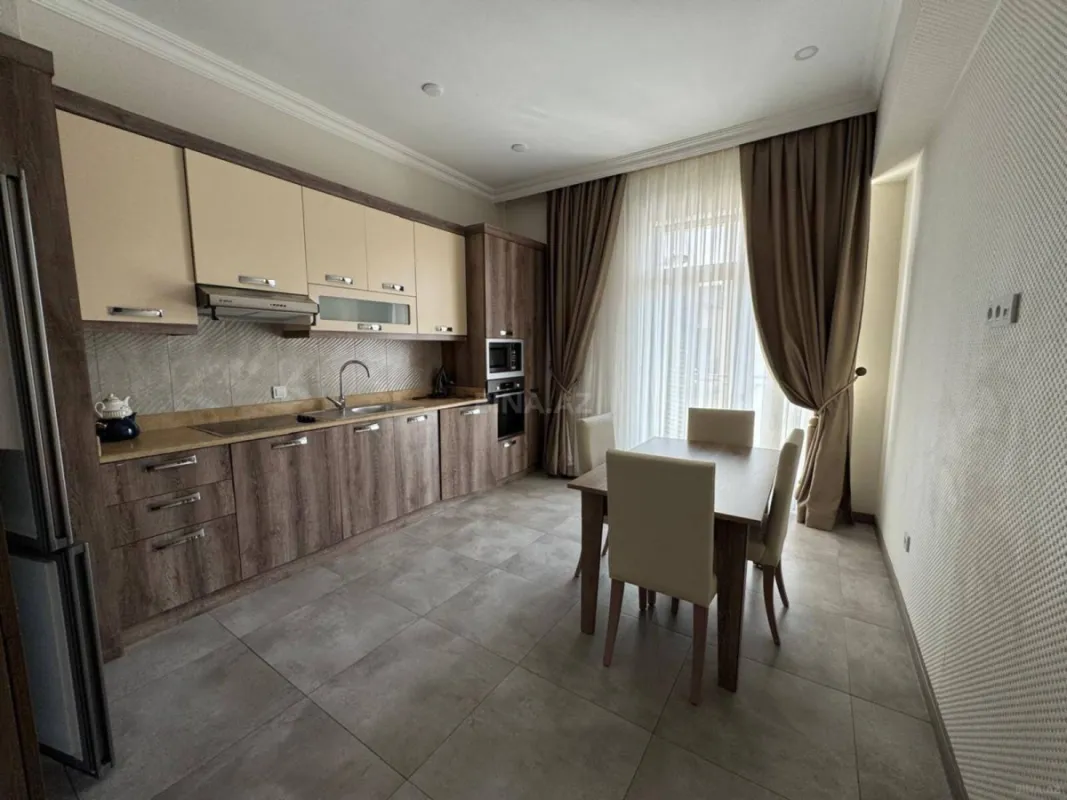 Kirayə verilir 4 otaqlı mənzil 200 m²