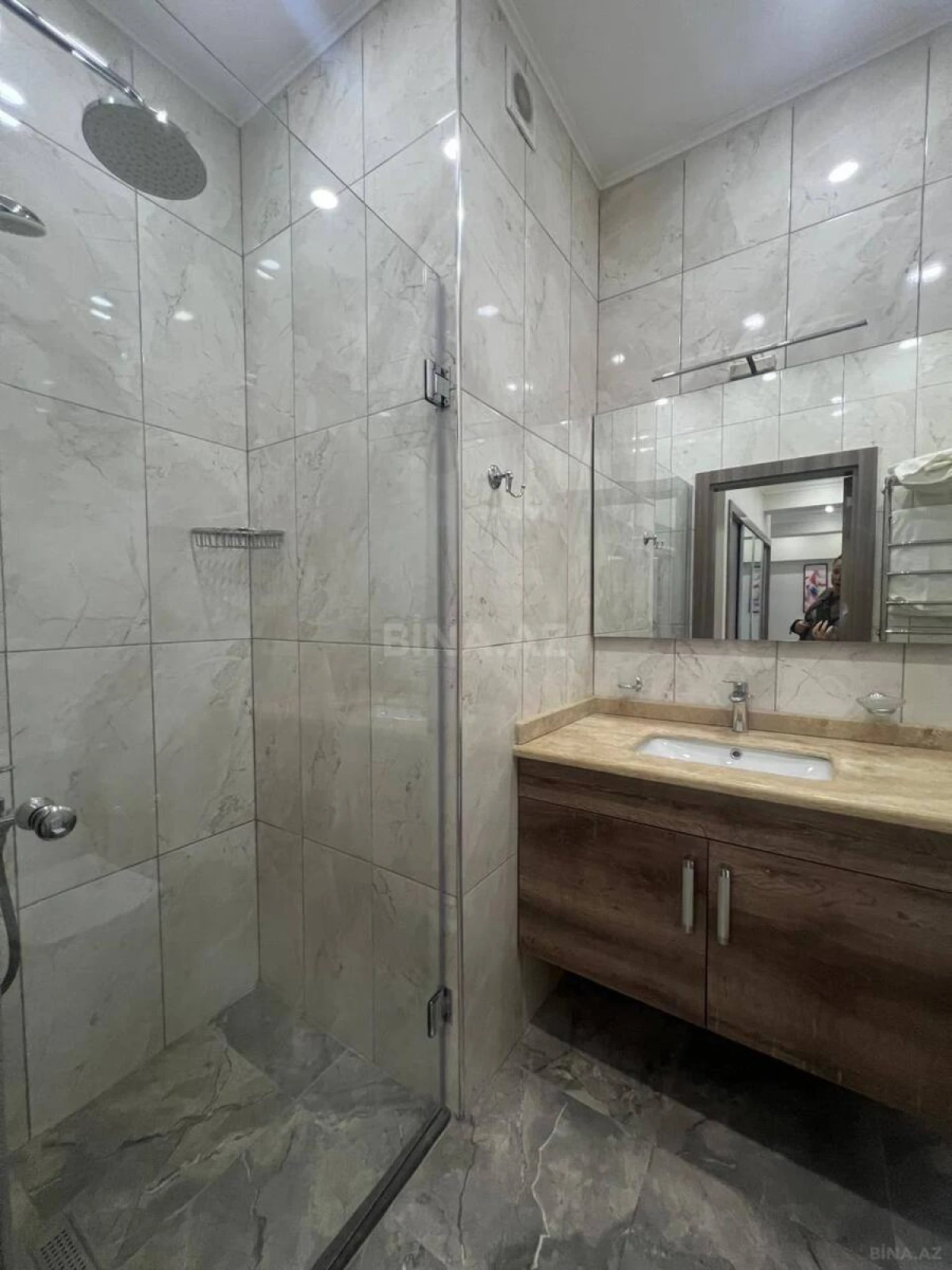 Kirayə verilir 4 otaqlı mənzil 200 m²