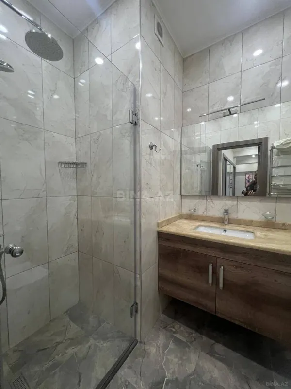 Kirayə verilir 4 otaqlı mənzil 200 m²