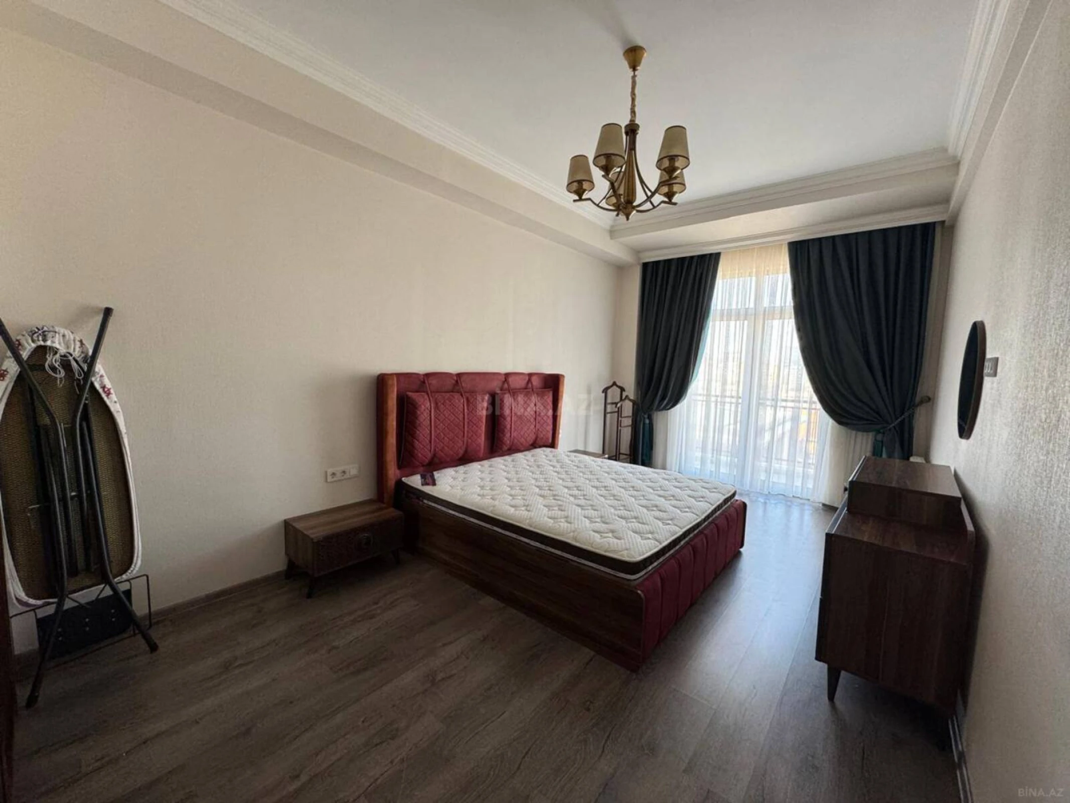 Kirayə verilir 4 otaqlı mənzil 200 m²