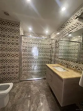 Kirayə verilir 4 otaqlı mənzil 200 m²