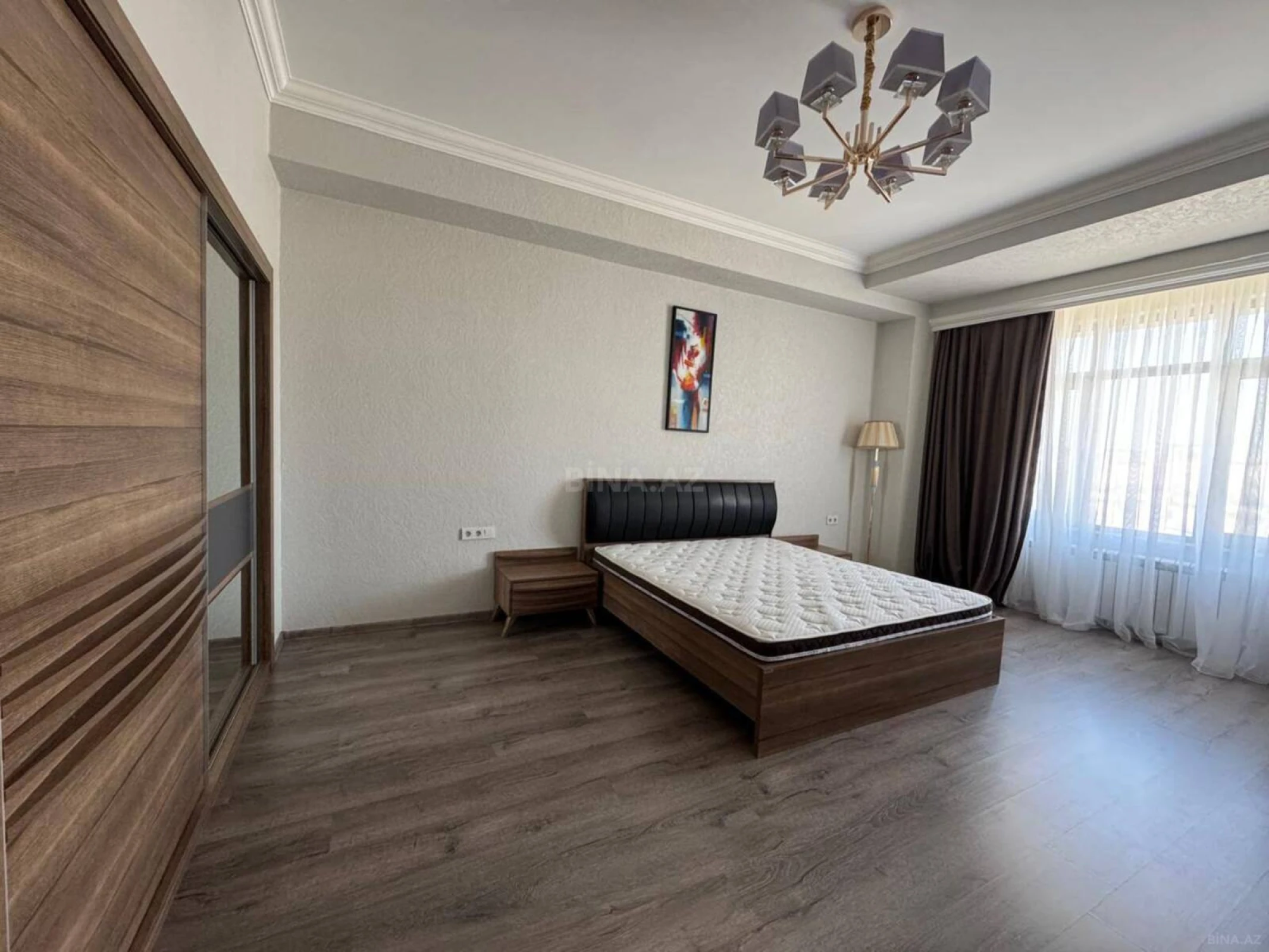 Kirayə verilir 4 otaqlı mənzil 200 m²
