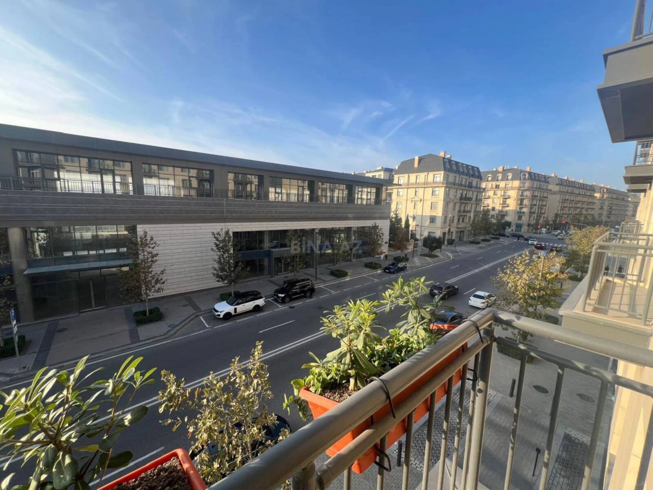 Kirayə verilir 4 otaqlı mənzil 200 m²