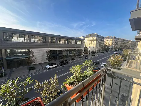 Kirayə verilir 4 otaqlı mənzil 200 m² — Bakı 4 otaq 200.00 m²