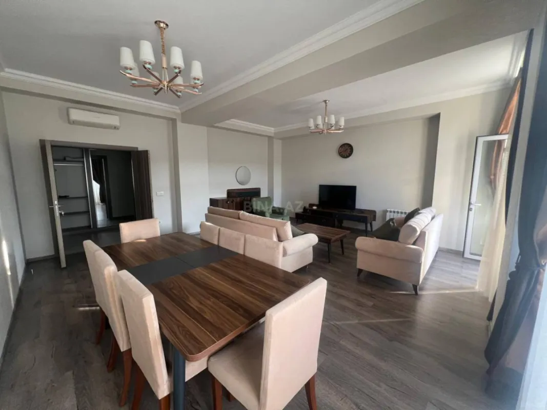 Kirayə verilir 4 otaqlı mənzil 200 m²