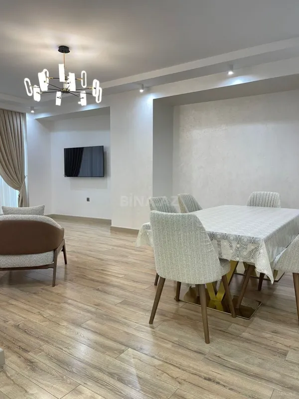 Kirayə verilir 3 otaqlı mənzil 148 m²