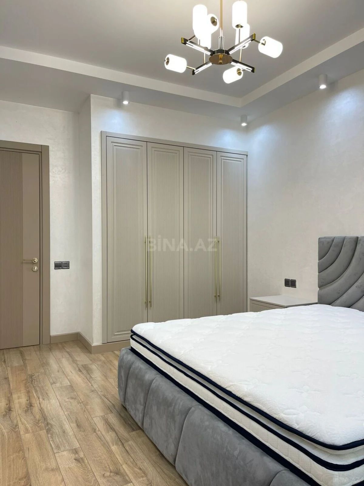 Kirayə verilir 3 otaqlı mənzil 148 m²