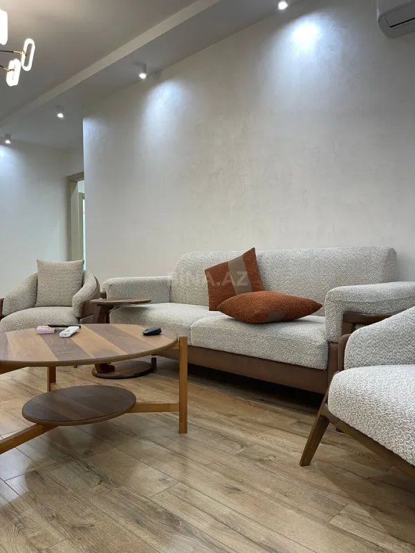 Kirayə verilir 3 otaqlı mənzil 148 m²