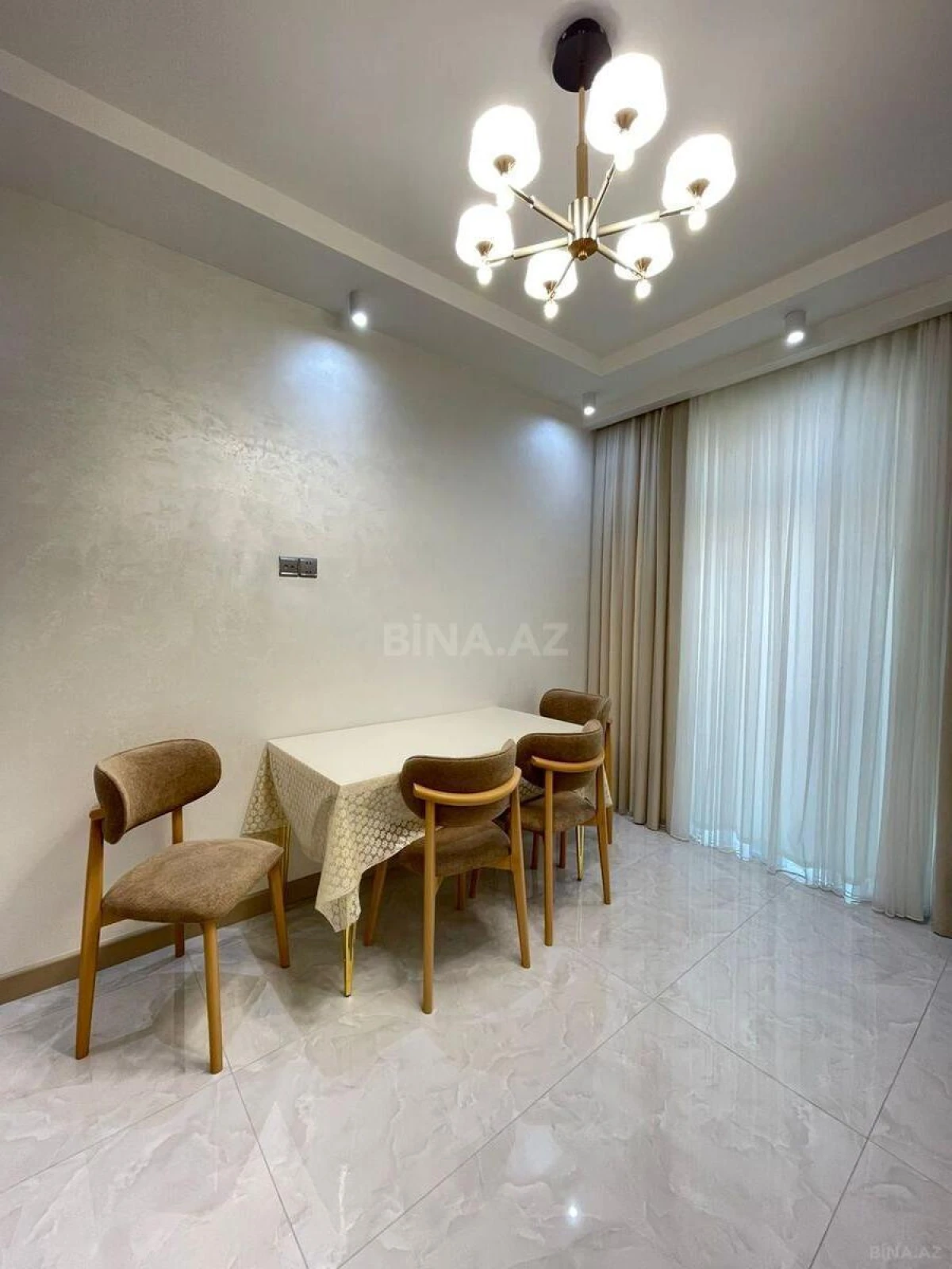 Kirayə verilir 3 otaqlı mənzil 148 m²