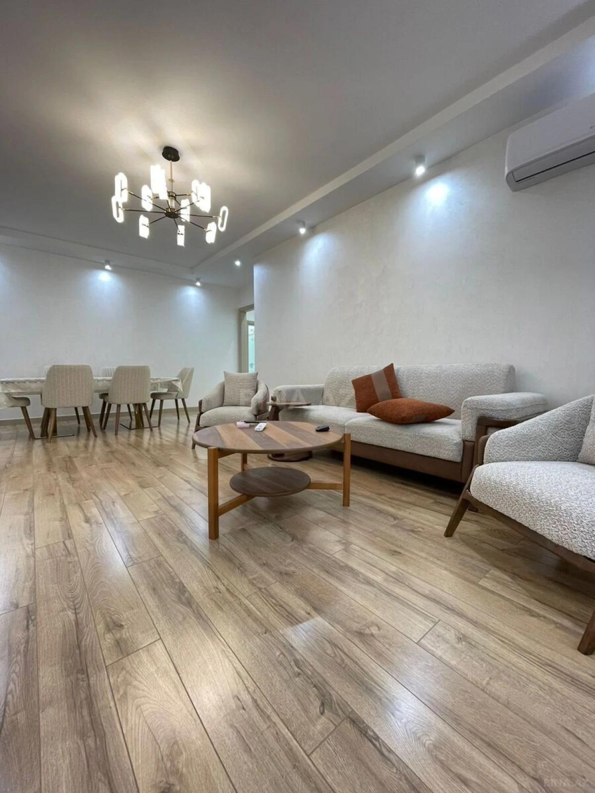 Kirayə verilir 3 otaqlı mənzil 148 m²