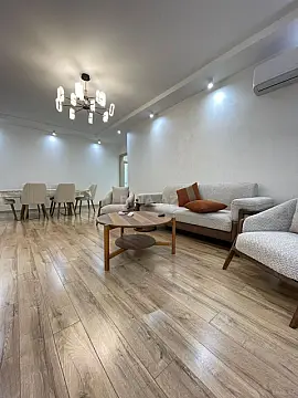 Kirayə verilir 3 otaqlı mənzil 148 m²