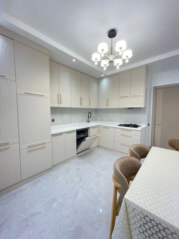 Kirayə verilir 3 otaqlı mənzil 148 m²