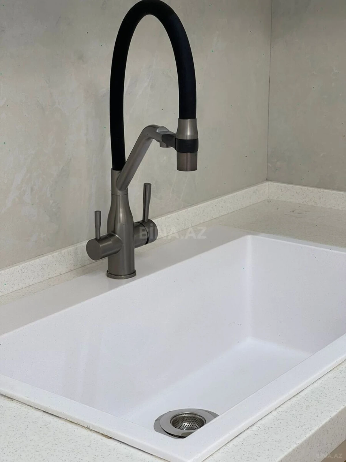 Kirayə verilir 3 otaqlı mənzil 148 m²