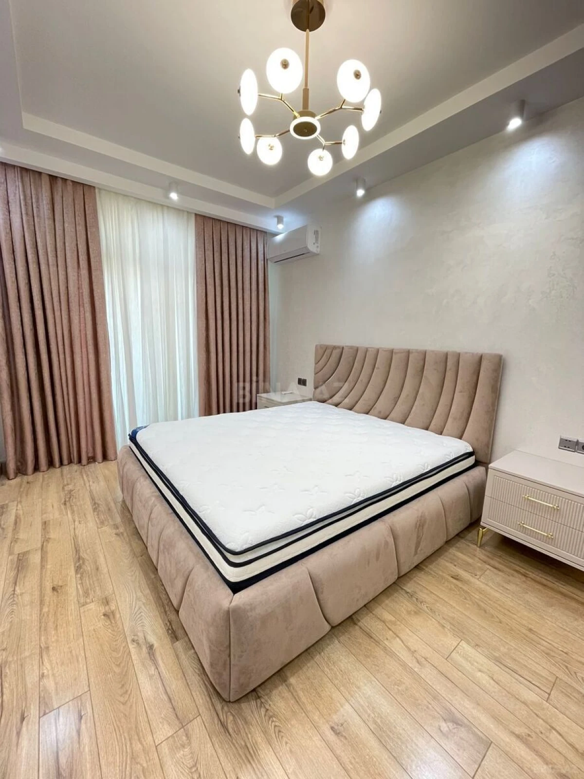 Kirayə verilir 3 otaqlı mənzil 148 m²
