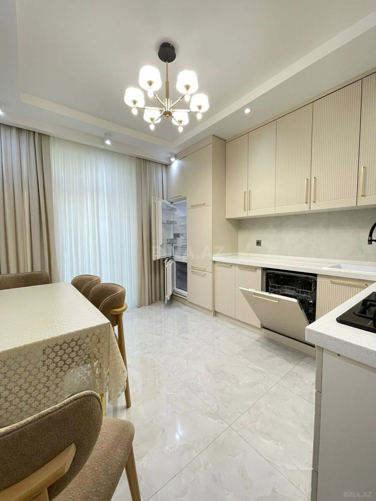 Kirayə verilir 3 otaqlı mənzil 148 m²