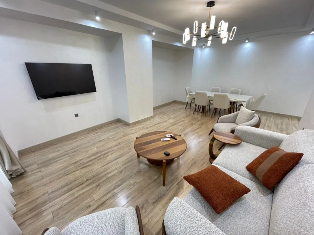 Kirayə verilir 3 otaqlı mənzil 148 m²
