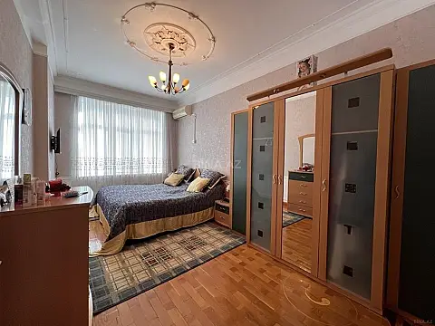 Kirayə verilir 4 otaqlı mənzil 230 m²