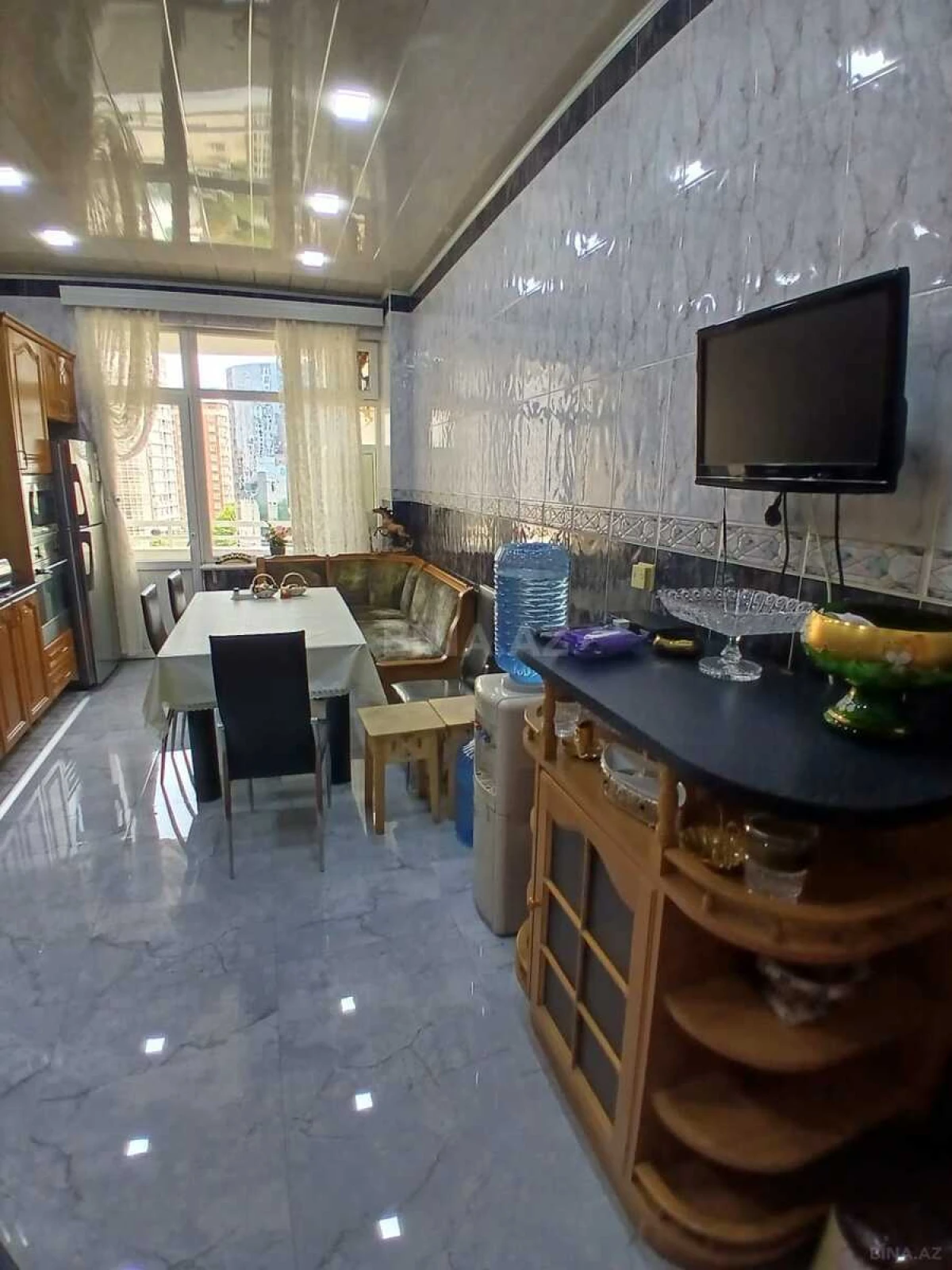 Kirayə verilir 4 otaqlı mənzil 230 m²