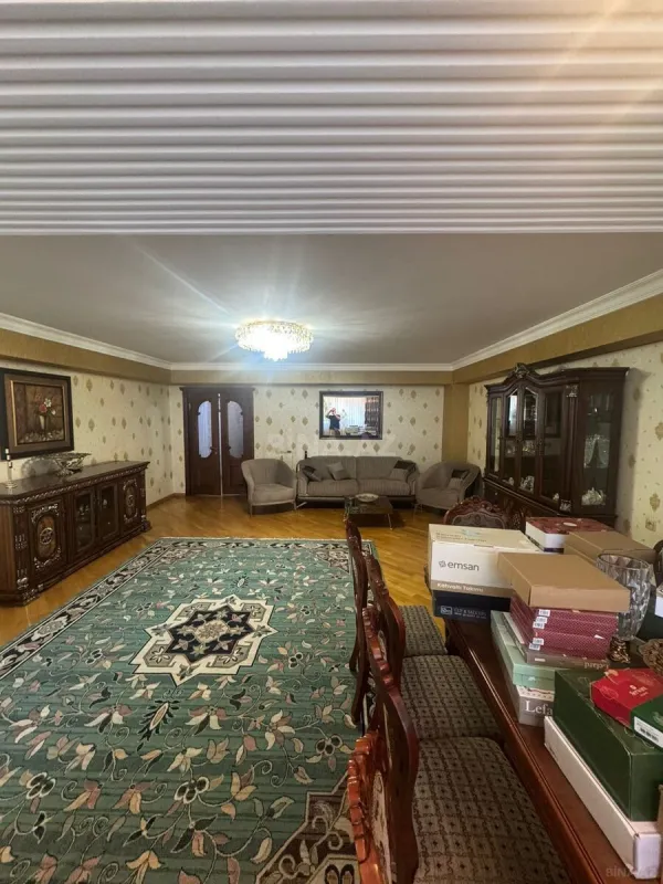 Satılır 3 otaqlı mənzil 140 m²