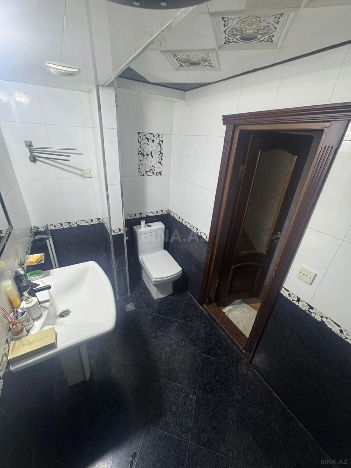Satılır 3 otaqlı mənzil 140 m²