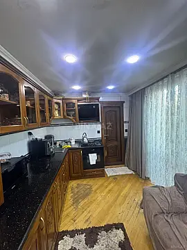 Satılır 3 otaqlı mənzil 140 m²